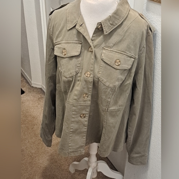 NWT Torrid Feel The Fit Button Down Jacket    Size  2 - Picture 3 of 6